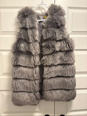 Cozy Faux Fur Vest in Light Gray